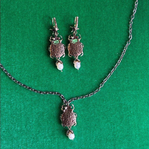 NEW Victorian Egyptian inspired scarab/beetle necklace & earrings jewelry set - Picture 4 of 11